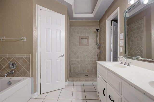 9313 Southlake Drive, Oklahoma City, OK 73159