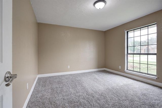 9313 Southlake Drive, Oklahoma City, OK 73159