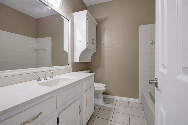 9313 Southlake Drive, Oklahoma City, OK 73159