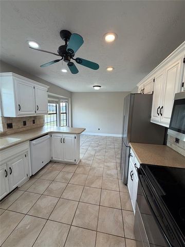 9313 Southlake Drive, Oklahoma City, OK 73159