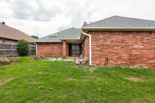 9313 Southlake Drive, Oklahoma City, OK 73159