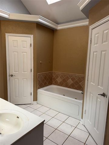 9313 Southlake Drive, Oklahoma City, OK 73159