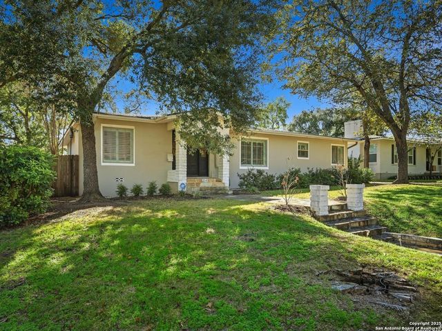 214 Robinhood Pl., San Antonio, TX 78209