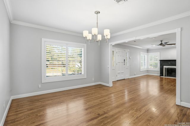 214 Robinhood Pl., San Antonio, TX 78209