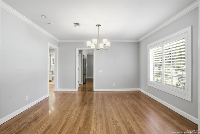 214 Robinhood Pl., San Antonio, TX 78209