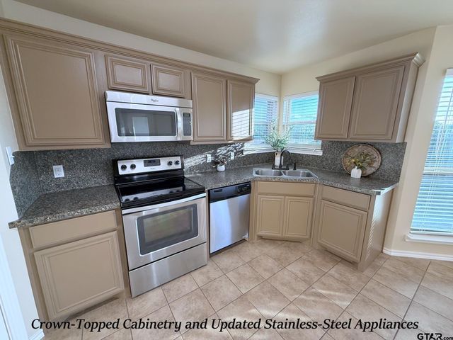 1118 E Park Dr., Lindale, TX 75771