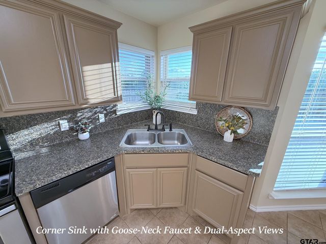1118 E Park Dr., Lindale, TX 75771