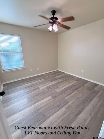1118 E Park Dr., Lindale, TX 75771