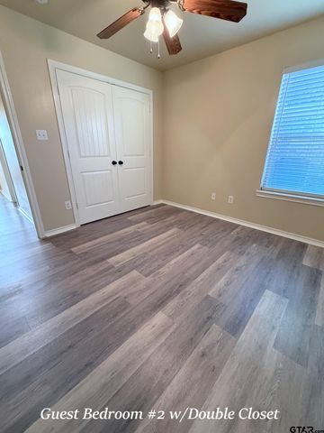 1118 E Park Dr., Lindale, TX 75771