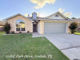 1118 E Park Dr., Lindale, TX 75771