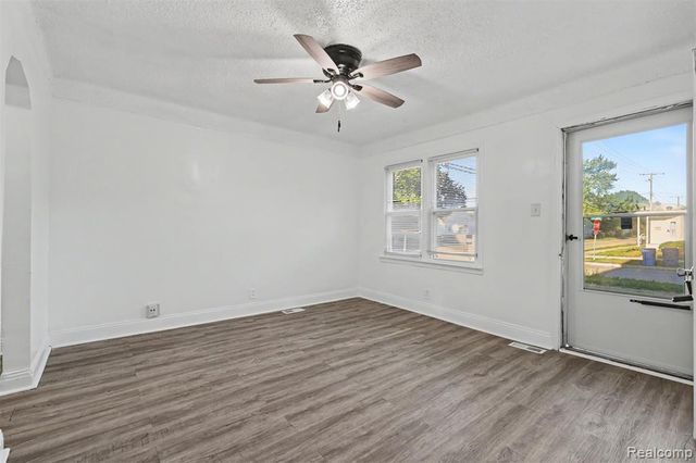 4721 Jackson Street, Dearborn Heights, MI 48125