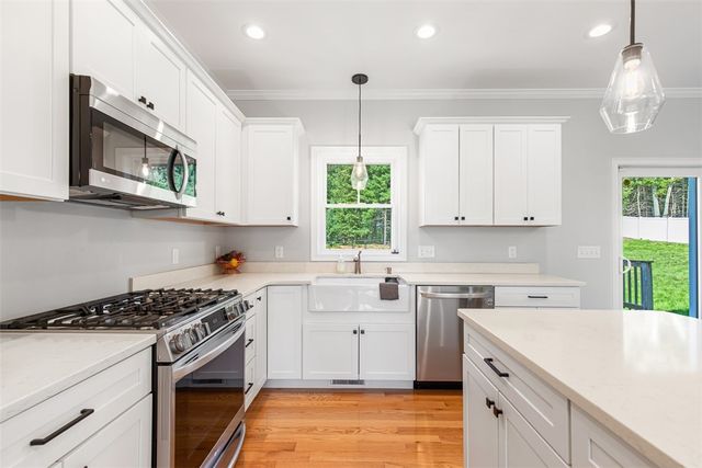 14 Minglewood Drive, Coventry, RI 02816