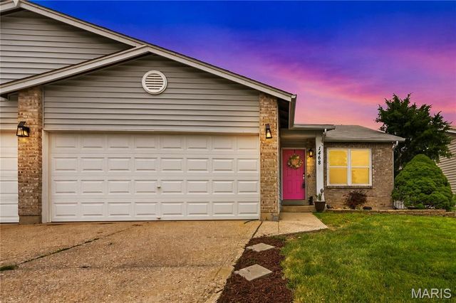 1468 Surrey Lane, St Peters, MO 63304