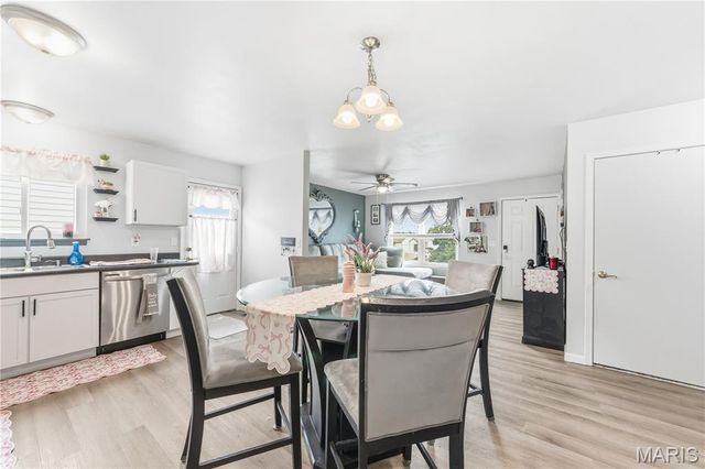 1468 Surrey Lane, St Peters, MO 63304