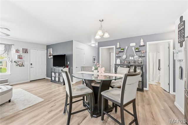 1468 Surrey Lane, St Peters, MO 63304
