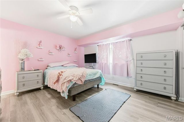 1468 Surrey Lane, St Peters, MO 63304
