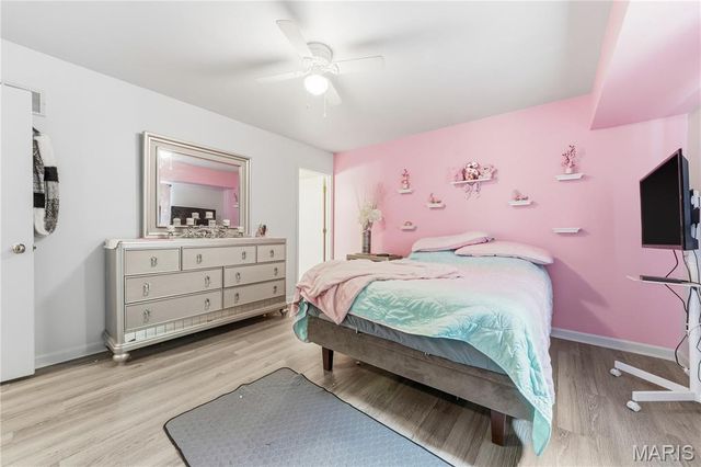 1468 Surrey Lane, St Peters, MO 63304