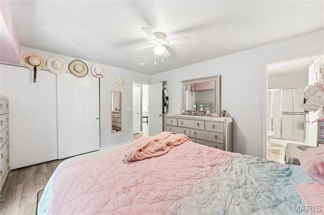 1468 Surrey Lane, St Peters, MO 63304