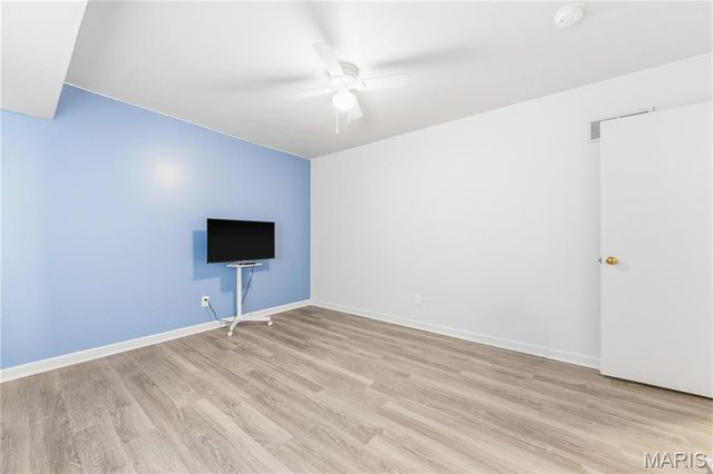 1468 Surrey Lane, St Peters, MO 63304