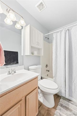 1468 Surrey Lane, St Peters, MO 63304