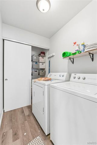 1468 Surrey Lane, St Peters, MO 63304