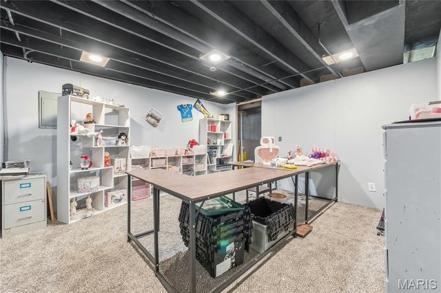 1468 Surrey Lane, St Peters, MO 63304