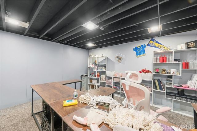 1468 Surrey Lane, St Peters, MO 63304