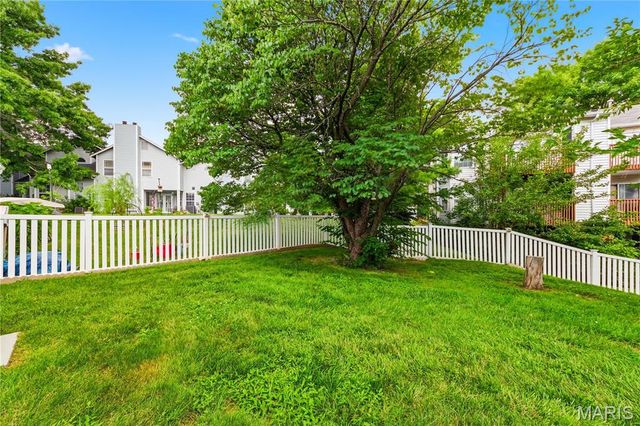 1468 Surrey Lane, St Peters, MO 63304