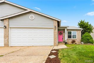 1468 Surrey Lane, St Peters, MO 63304