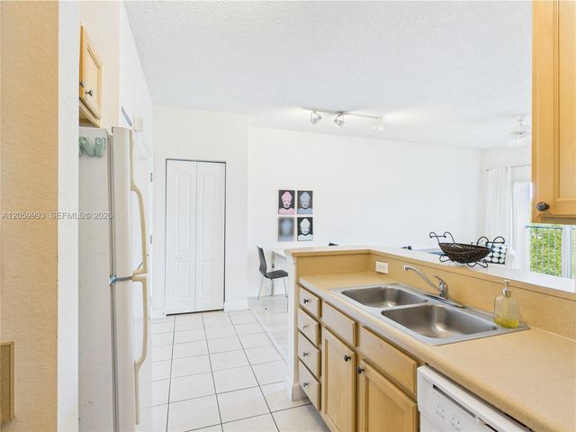 6001 SW 70th Street 455, South Miami, FL 33143