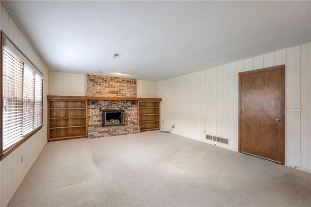 1202 W Elm Street, Greenwood, MO 64034