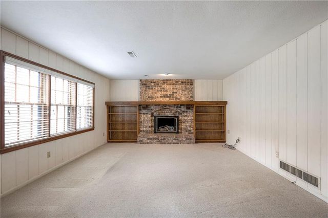 1202 W Elm Street, Greenwood, MO 64034