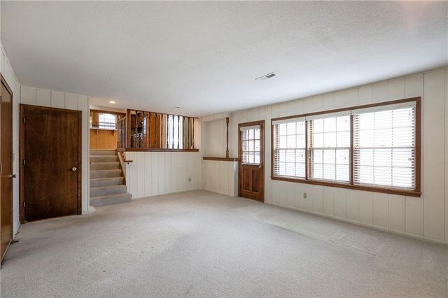 1202 W Elm Street, Greenwood, MO 64034