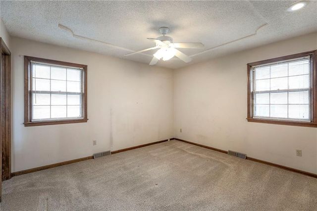 1202 W Elm Street, Greenwood, MO 64034