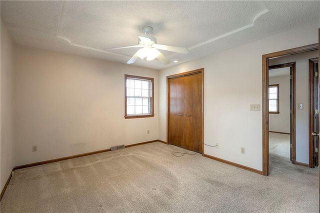 1202 W Elm Street, Greenwood, MO 64034