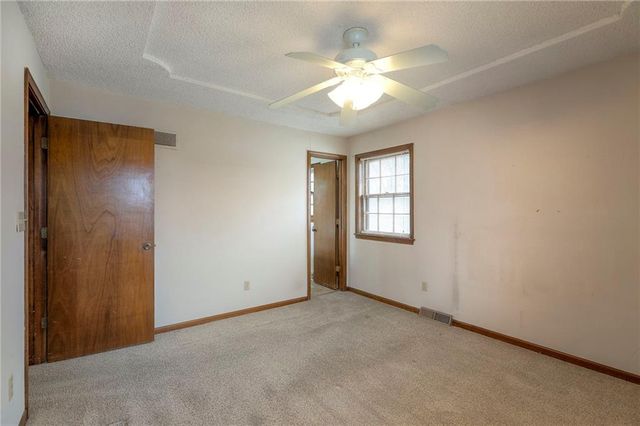 1202 W Elm Street, Greenwood, MO 64034