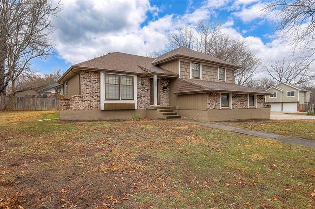 1202 W Elm Street, Greenwood, MO 64034