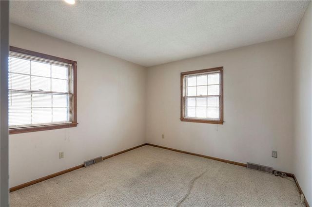 1202 W Elm Street, Greenwood, MO 64034