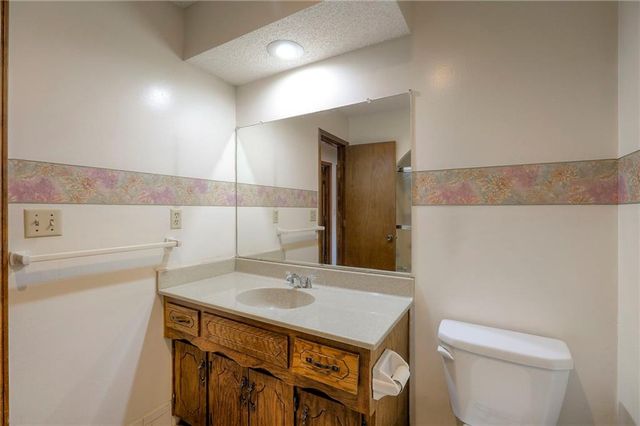 1202 W Elm Street, Greenwood, MO 64034