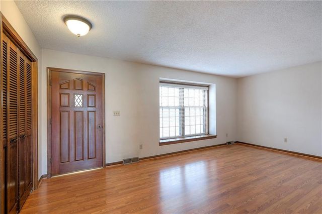 1202 W Elm Street, Greenwood, MO 64034