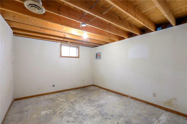 1202 W Elm Street, Greenwood, MO 64034