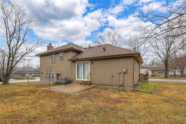 1202 W Elm Street, Greenwood, MO 64034