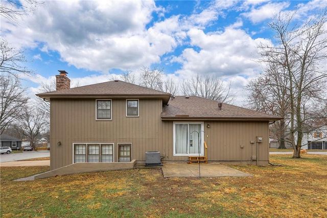 1202 W Elm Street, Greenwood, MO 64034