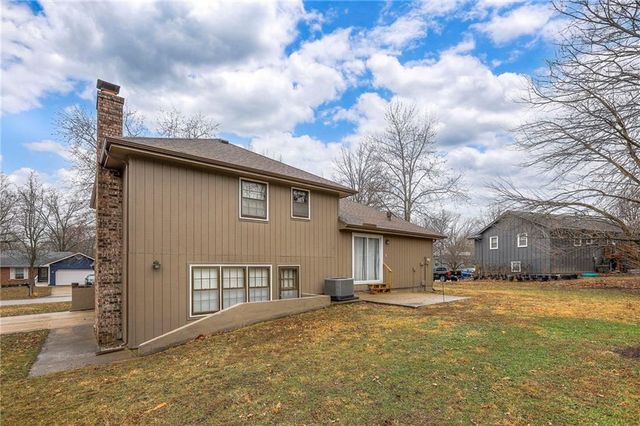 1202 W Elm Street, Greenwood, MO 64034