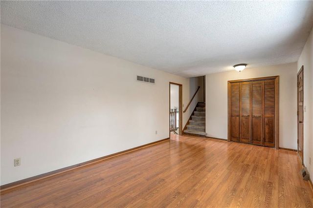 1202 W Elm Street, Greenwood, MO 64034