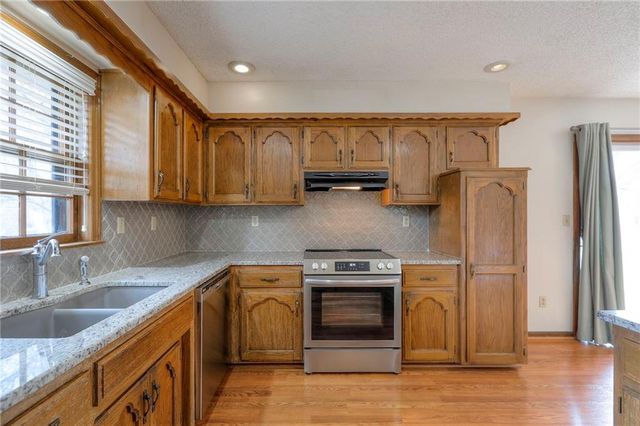 1202 W Elm Street, Greenwood, MO 64034