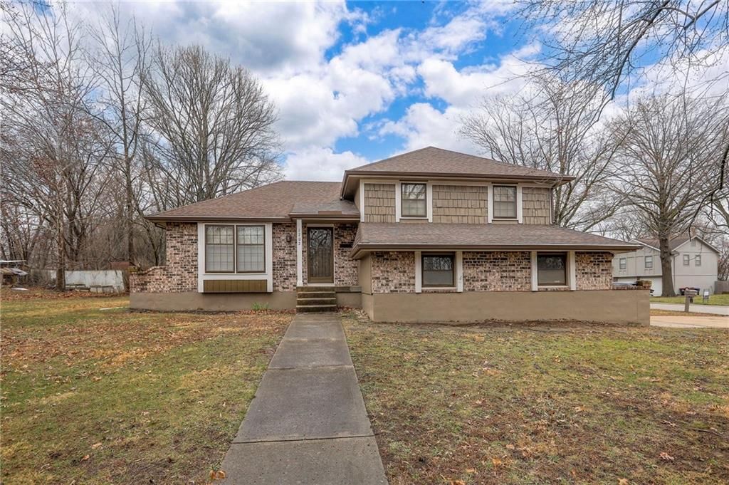 1202 W Elm Street, Greenwood, MO 64034