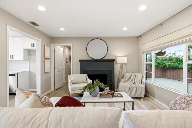 5517 Helen Way, Sacramento, CA 95822