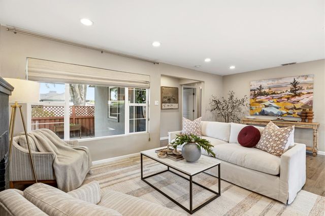 5517 Helen Way, Sacramento, CA 95822