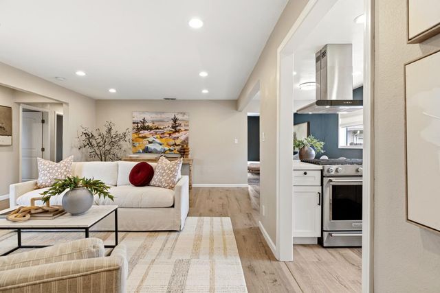 5517 Helen Way, Sacramento, CA 95822